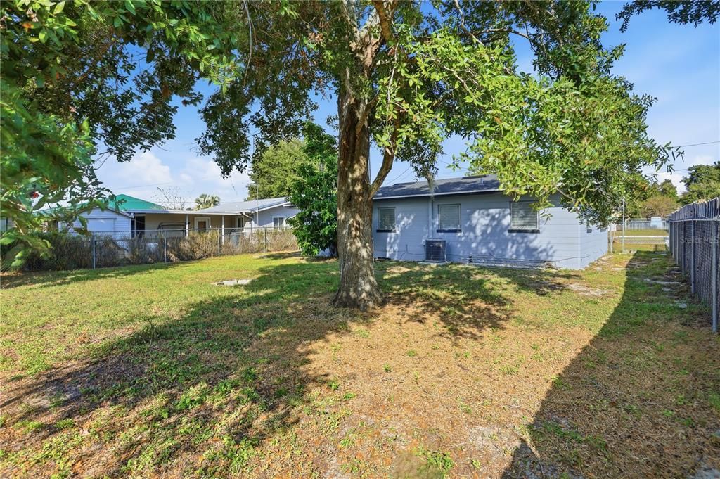 На продажу: $221,900 (2 спален, 1 ванн, 832 Квадратных фут)