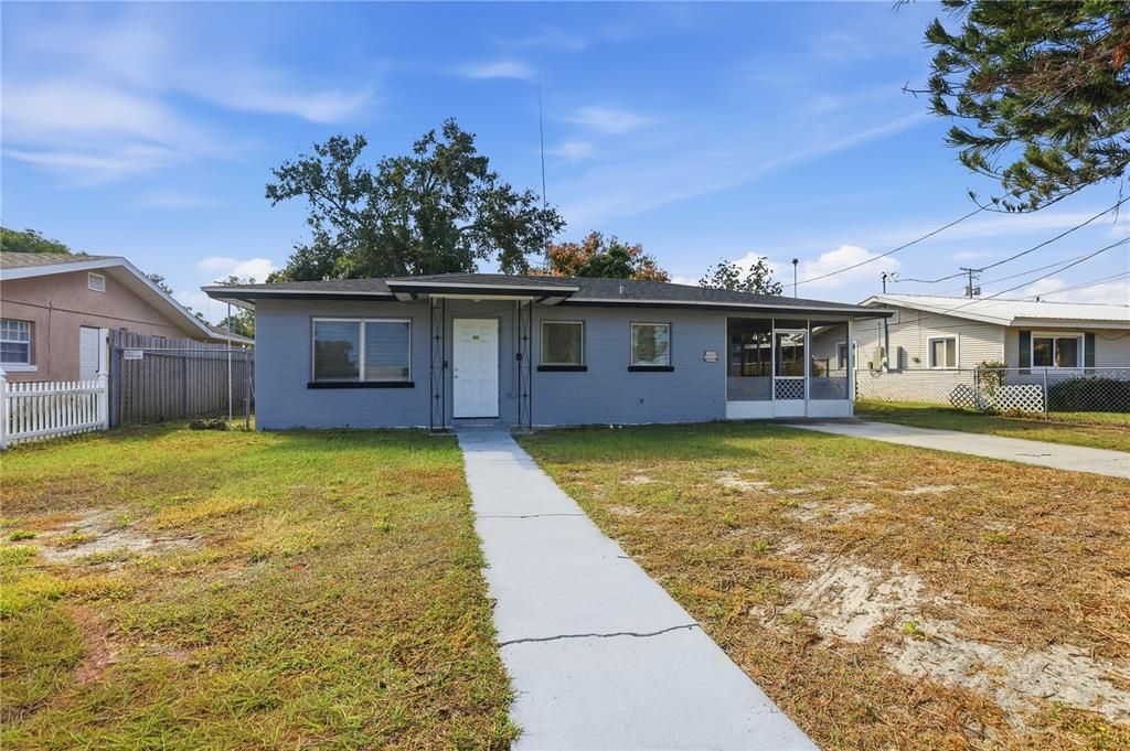 На продажу: $221,900 (2 спален, 1 ванн, 832 Квадратных фут)