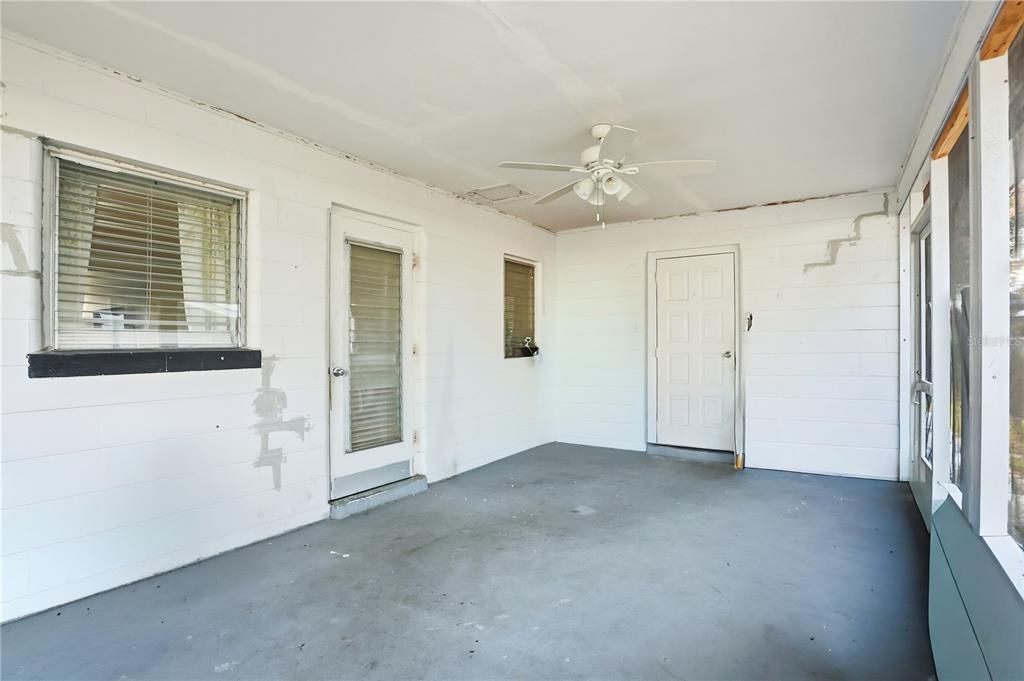 На продажу: $221,900 (2 спален, 1 ванн, 832 Квадратных фут)