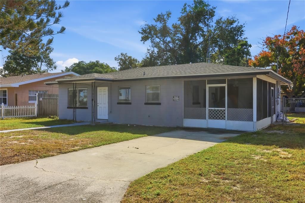 На продажу: $221,900 (2 спален, 1 ванн, 832 Квадратных фут)