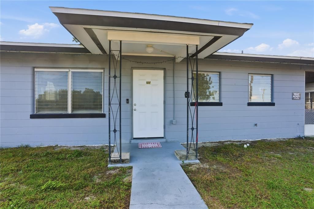 На продажу: $221,900 (2 спален, 1 ванн, 832 Квадратных фут)