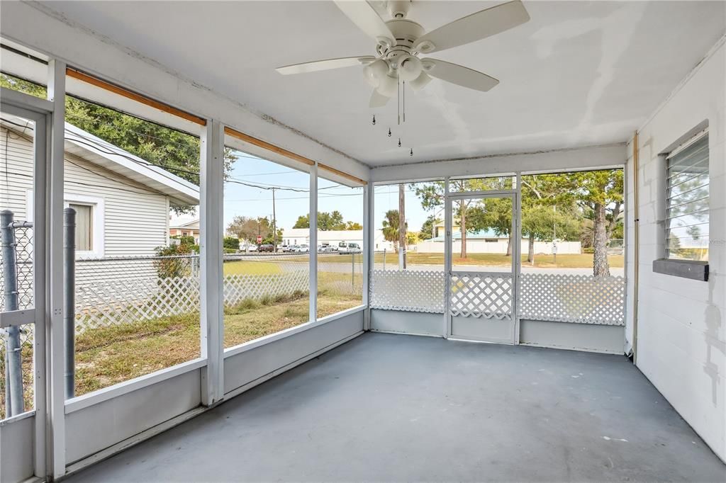 На продажу: $221,900 (2 спален, 1 ванн, 832 Квадратных фут)