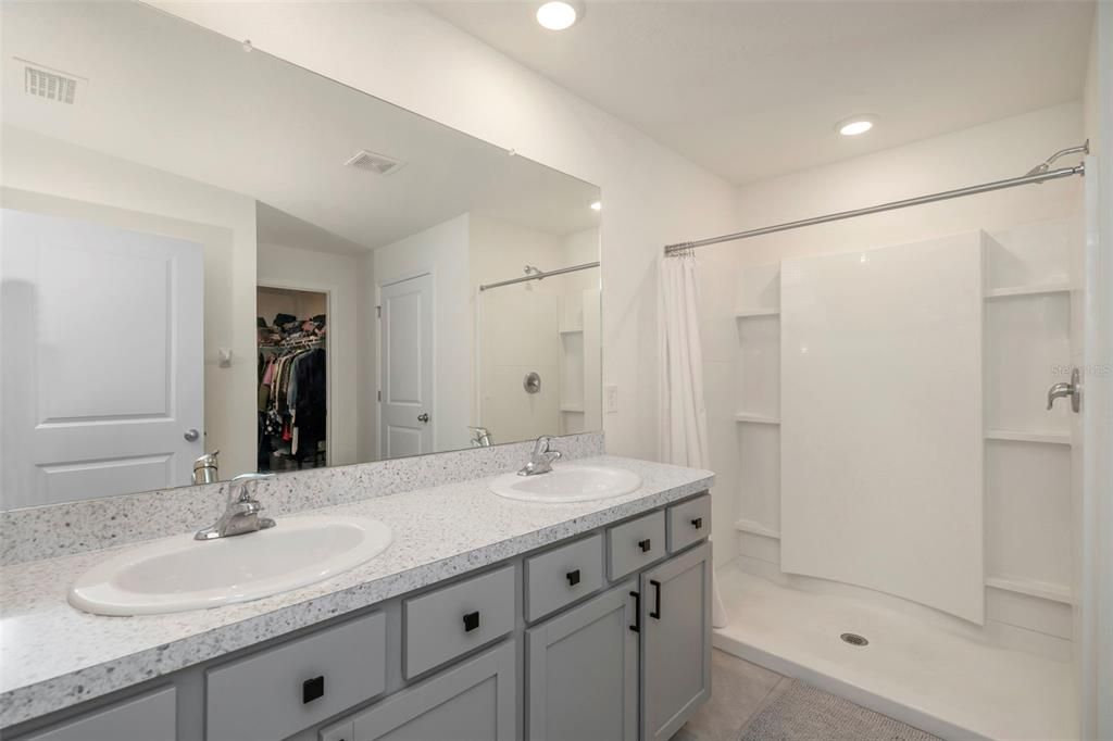 На продажу: $374,000 (4 спален, 2 ванн, 1846 Квадратных фут)