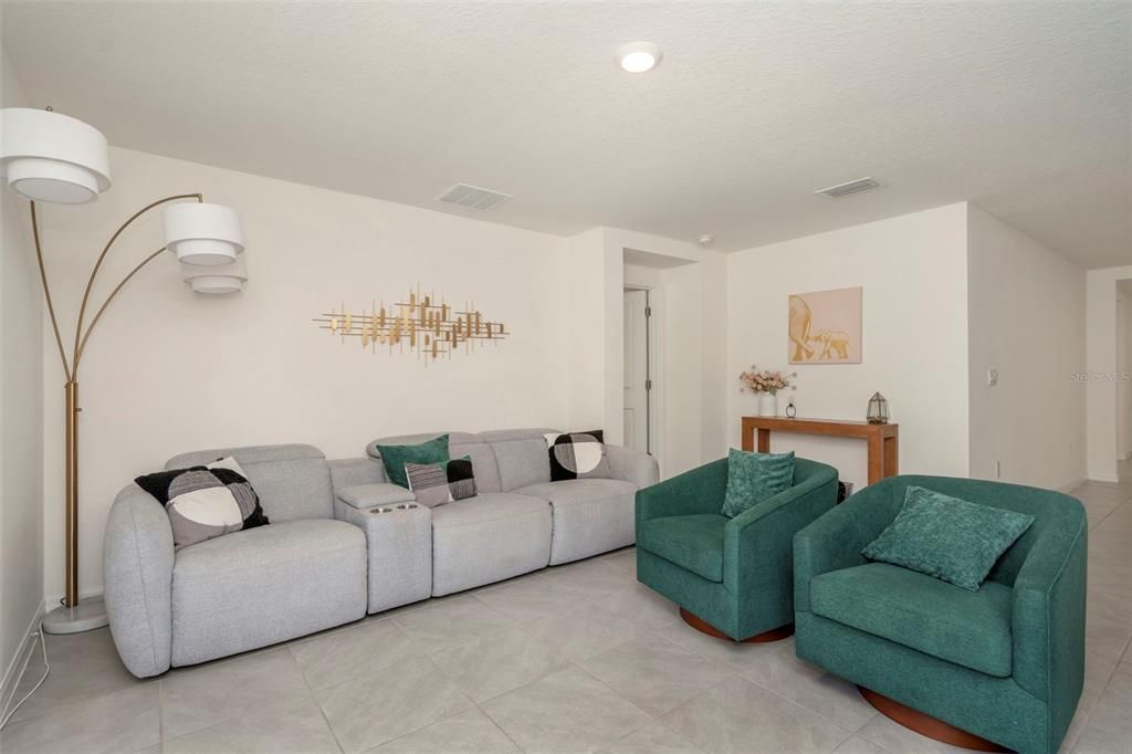 На продажу: $374,000 (4 спален, 2 ванн, 1846 Квадратных фут)