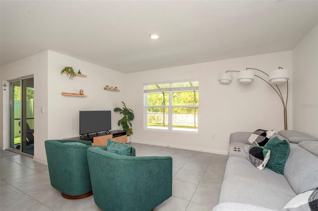 На продажу: $374,000 (4 спален, 2 ванн, 1846 Квадратных фут)