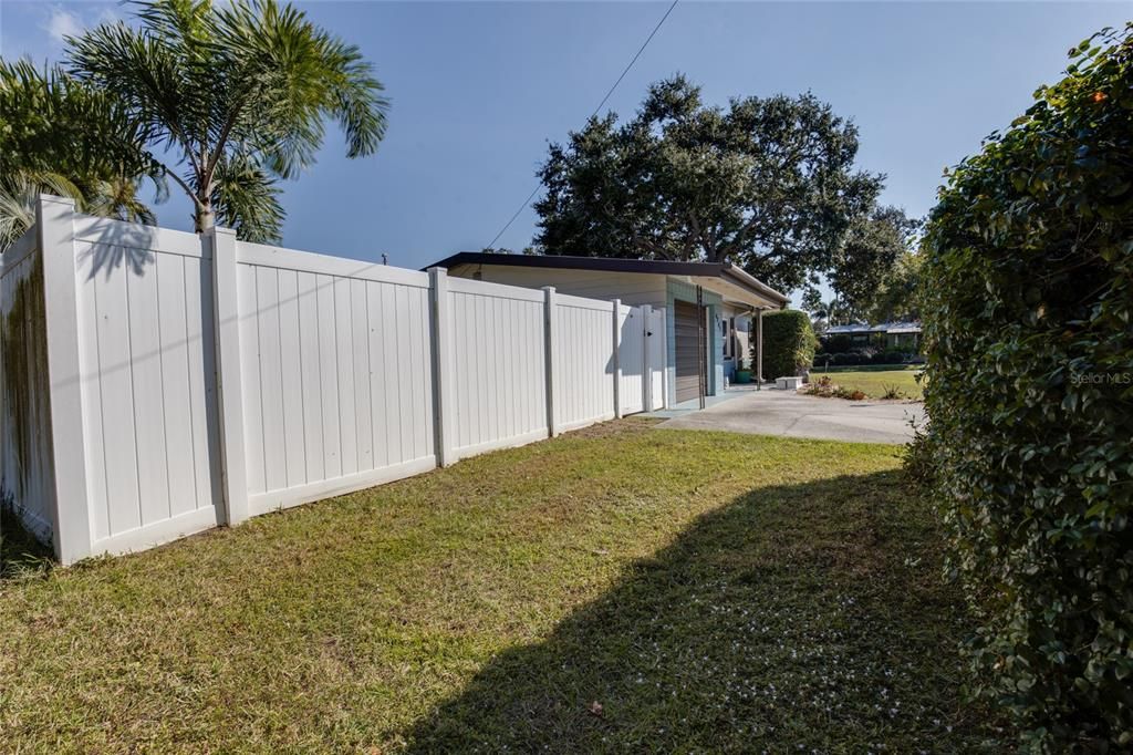 合同活跃: $278,000 (2 贝兹, 2 浴室, 792 平方英尺)