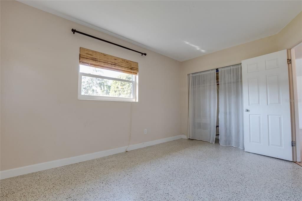 合同活跃: $278,000 (2 贝兹, 2 浴室, 792 平方英尺)