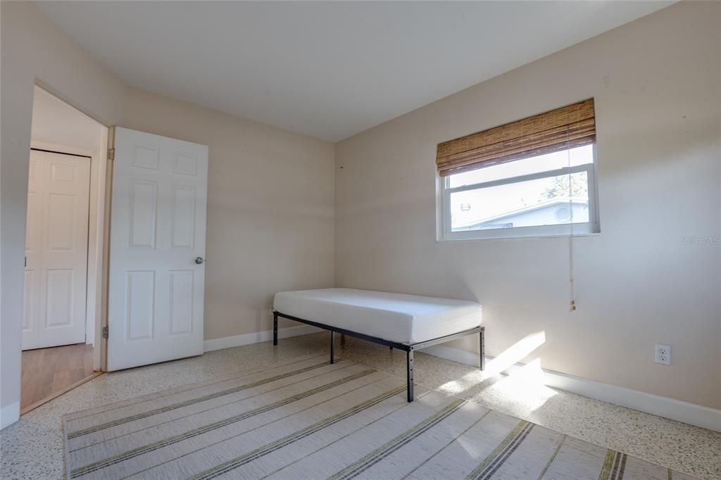 合同活跃: $278,000 (2 贝兹, 2 浴室, 792 平方英尺)