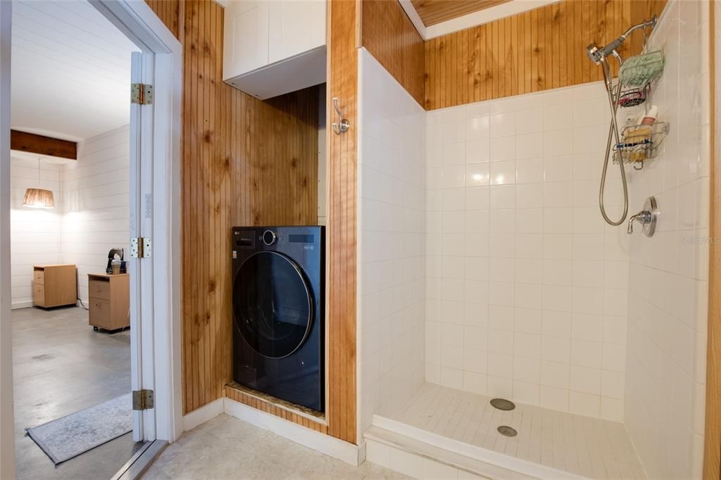 合同活跃: $278,000 (2 贝兹, 2 浴室, 792 平方英尺)