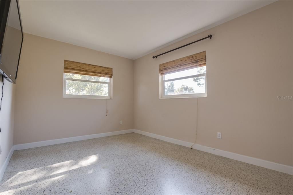 合同活跃: $278,000 (2 贝兹, 2 浴室, 792 平方英尺)