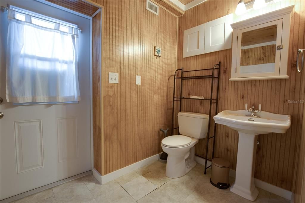 合同活跃: $278,000 (2 贝兹, 2 浴室, 792 平方英尺)