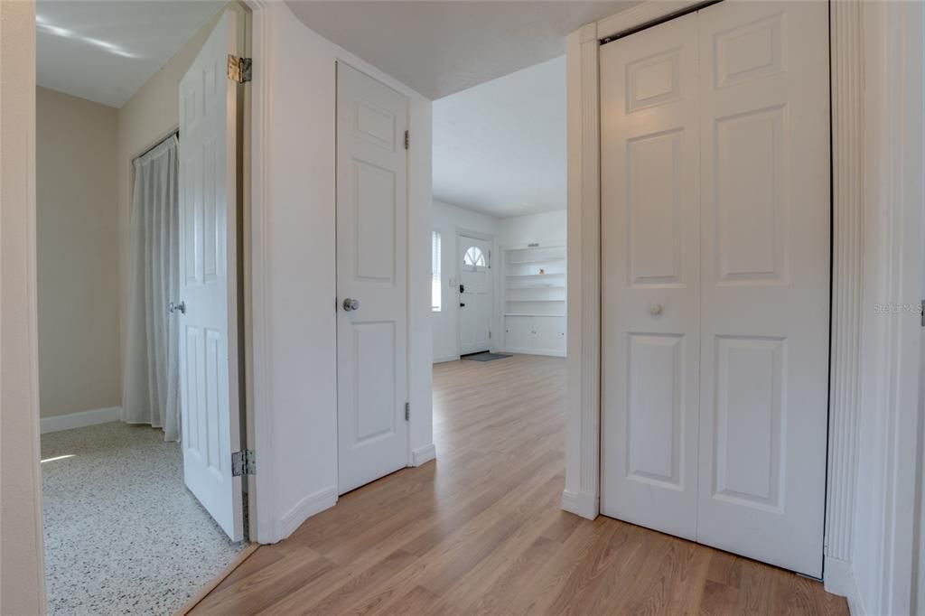 合同活跃: $278,000 (2 贝兹, 2 浴室, 792 平方英尺)