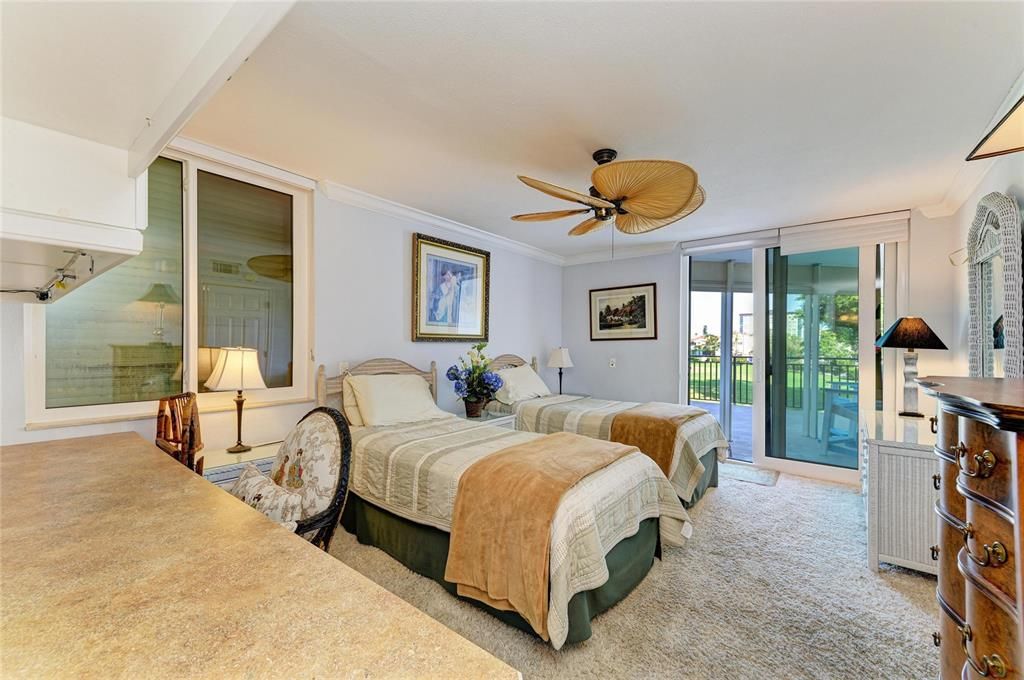 For Sale: $899,000 (3 beds, 3 baths, 1830 Square Feet)