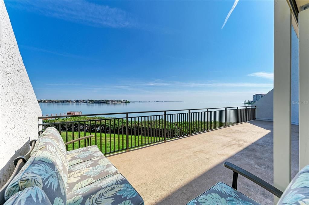 For Sale: $899,000 (3 beds, 3 baths, 1830 Square Feet)