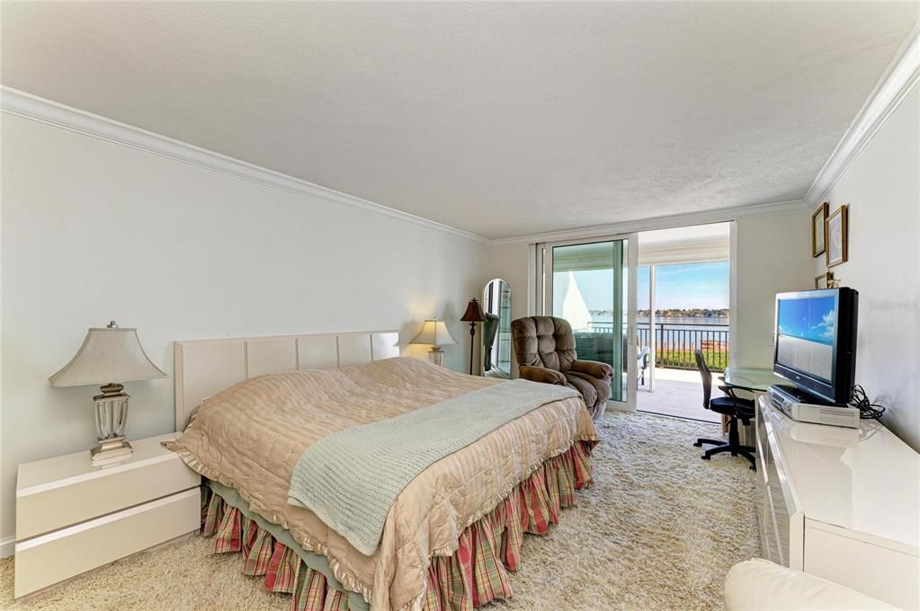 For Sale: $899,000 (3 beds, 3 baths, 1830 Square Feet)