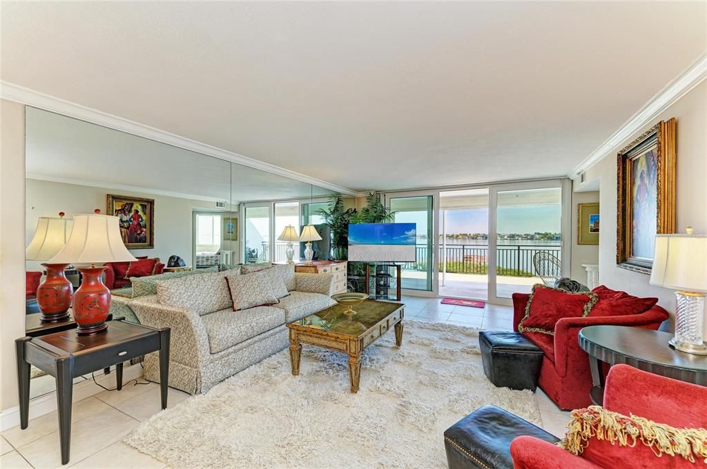 For Sale: $899,000 (3 beds, 3 baths, 1830 Square Feet)