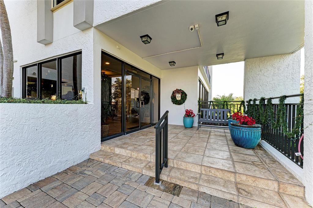 For Sale: $899,000 (3 beds, 3 baths, 1830 Square Feet)