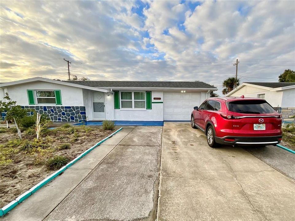 For Sale: $255,000 (2 beds, 1 baths, 824 Square Feet)