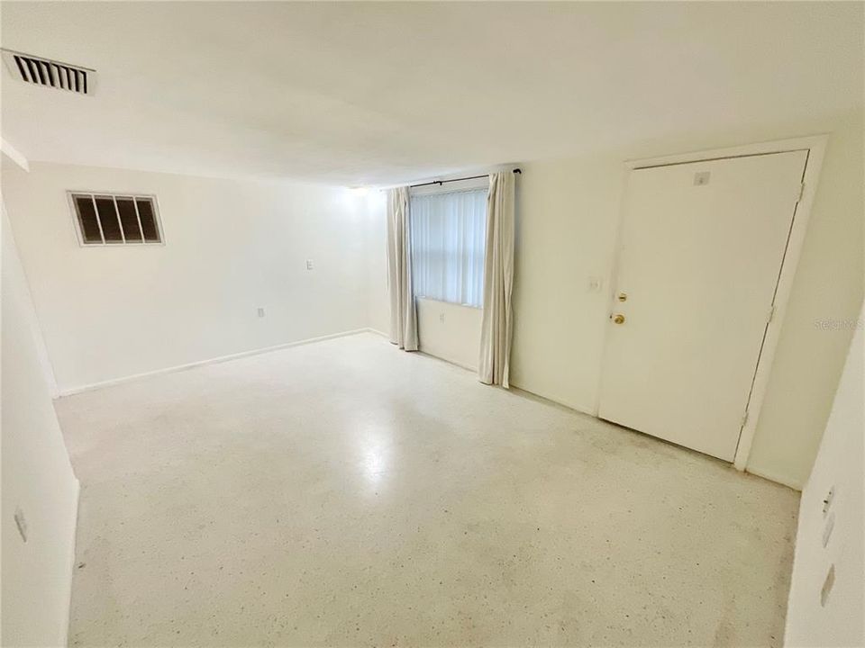 For Sale: $255,000 (2 beds, 1 baths, 824 Square Feet)