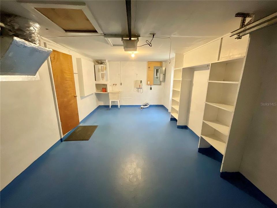 For Sale: $255,000 (2 beds, 1 baths, 824 Square Feet)