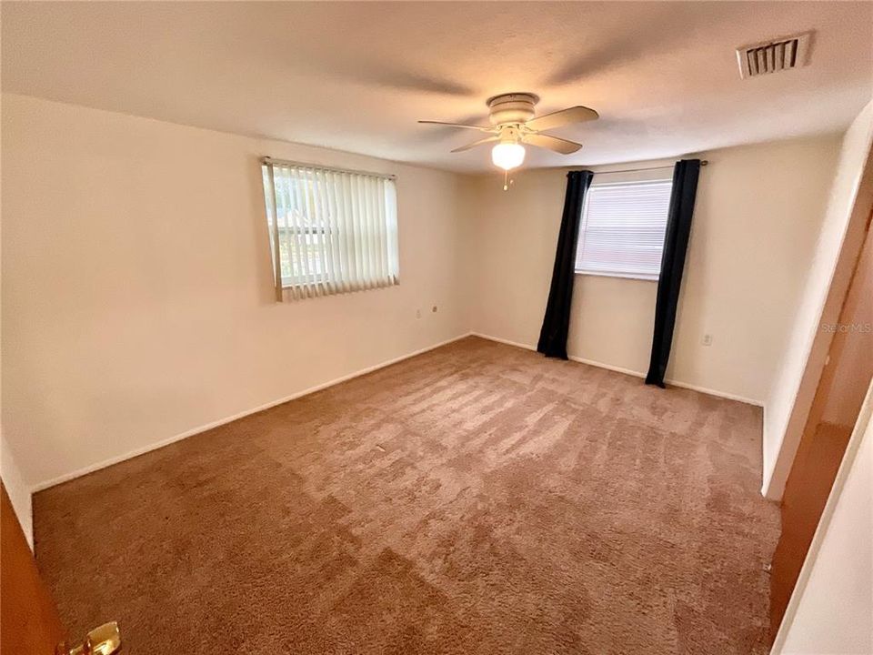 For Sale: $255,000 (2 beds, 1 baths, 824 Square Feet)