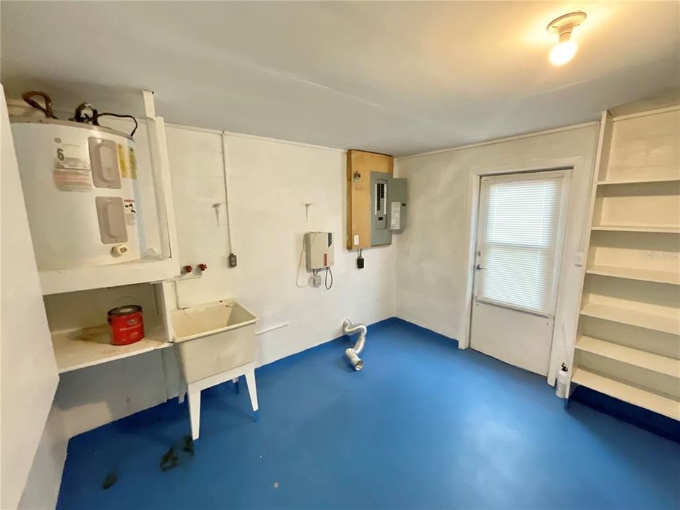 For Sale: $255,000 (2 beds, 1 baths, 824 Square Feet)