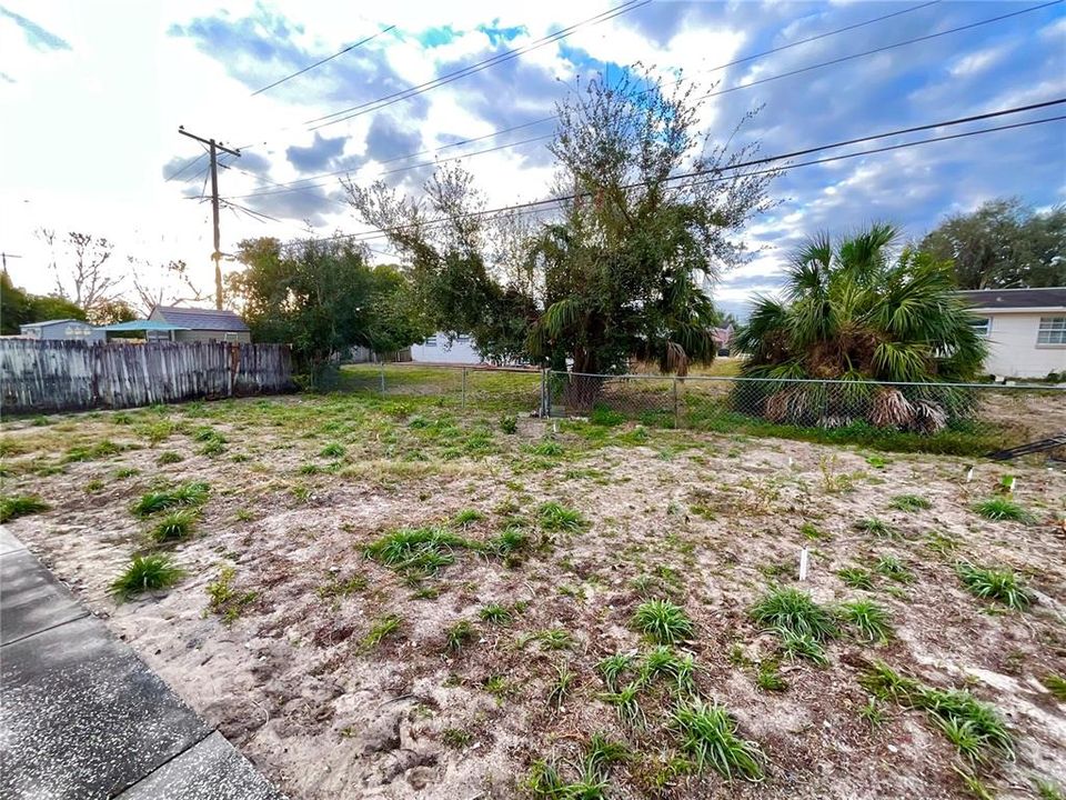 For Sale: $255,000 (2 beds, 1 baths, 824 Square Feet)