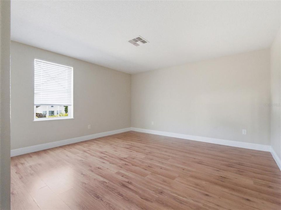 For Sale: $315,000 (4 beds, 2 baths, 1396 Square Feet)