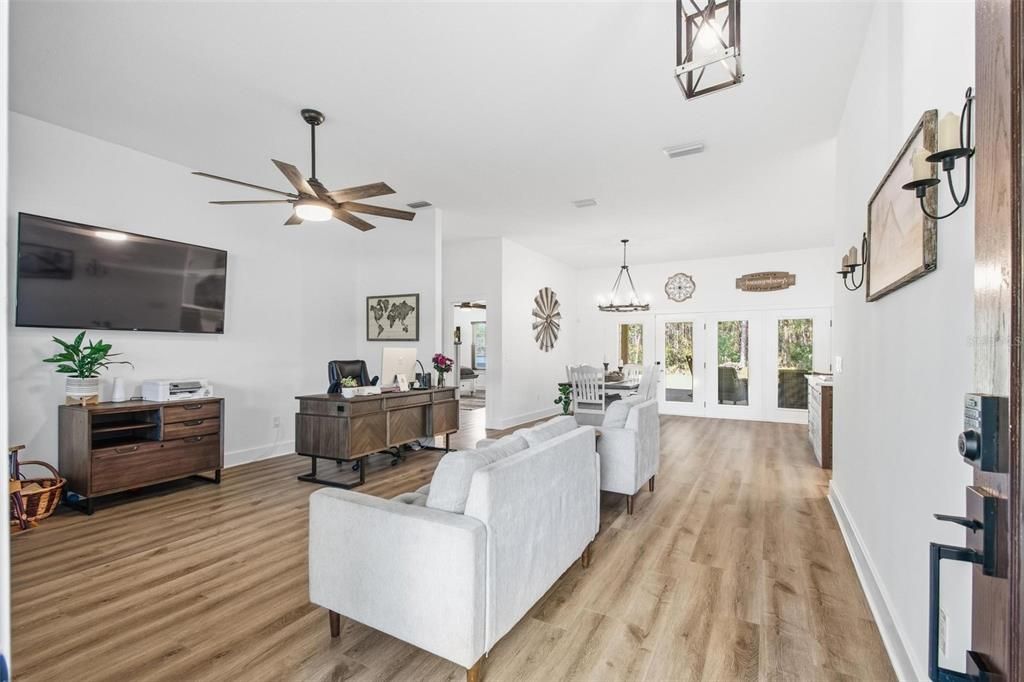 En Venta: $795,000 (3 camas, 2 baños, 2332 Pies cuadrados)