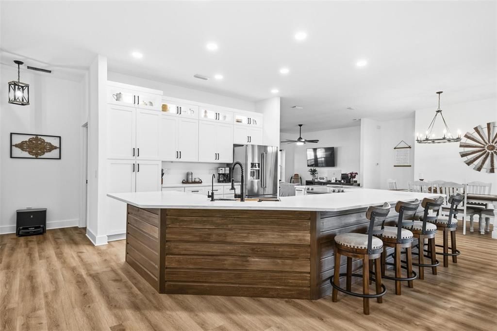 En Venta: $795,000 (3 camas, 2 baños, 2332 Pies cuadrados)