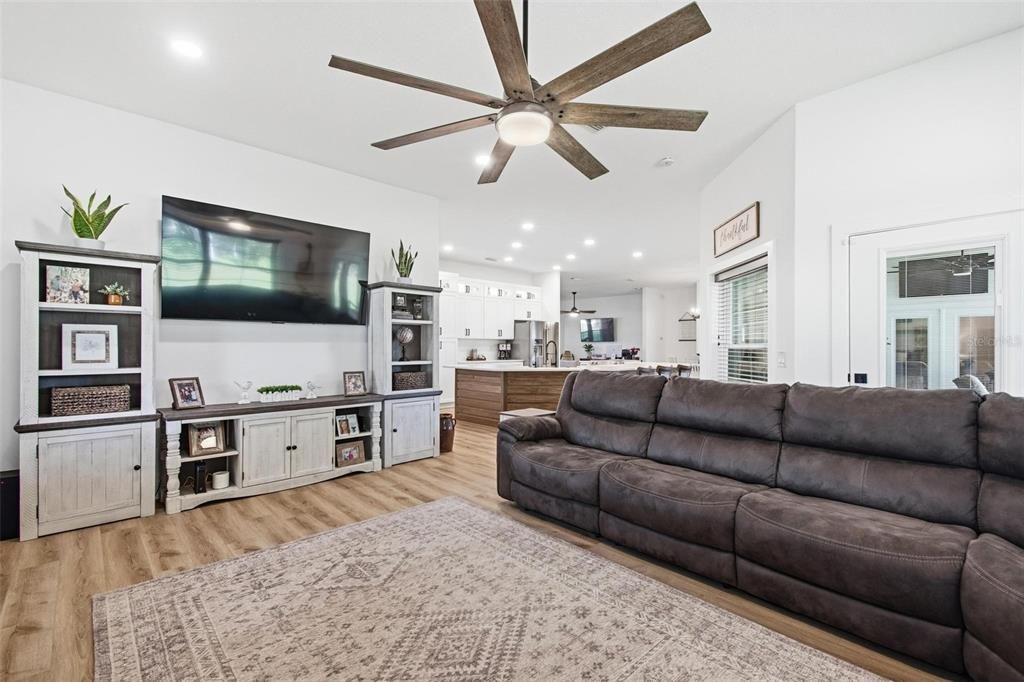 En Venta: $795,000 (3 camas, 2 baños, 2332 Pies cuadrados)