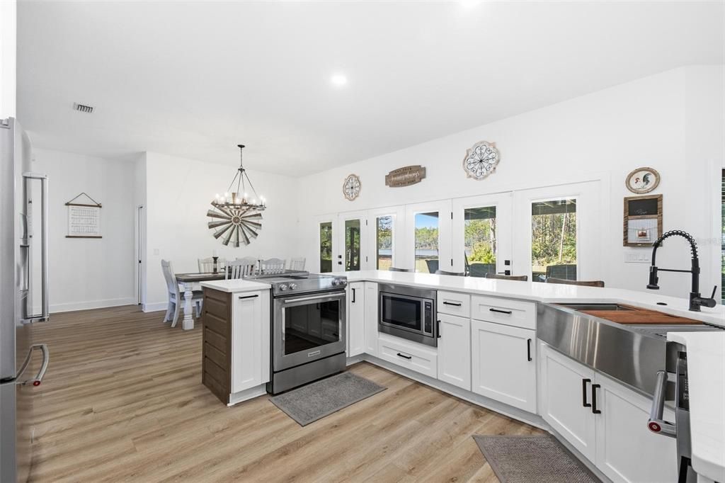 En Venta: $795,000 (3 camas, 2 baños, 2332 Pies cuadrados)