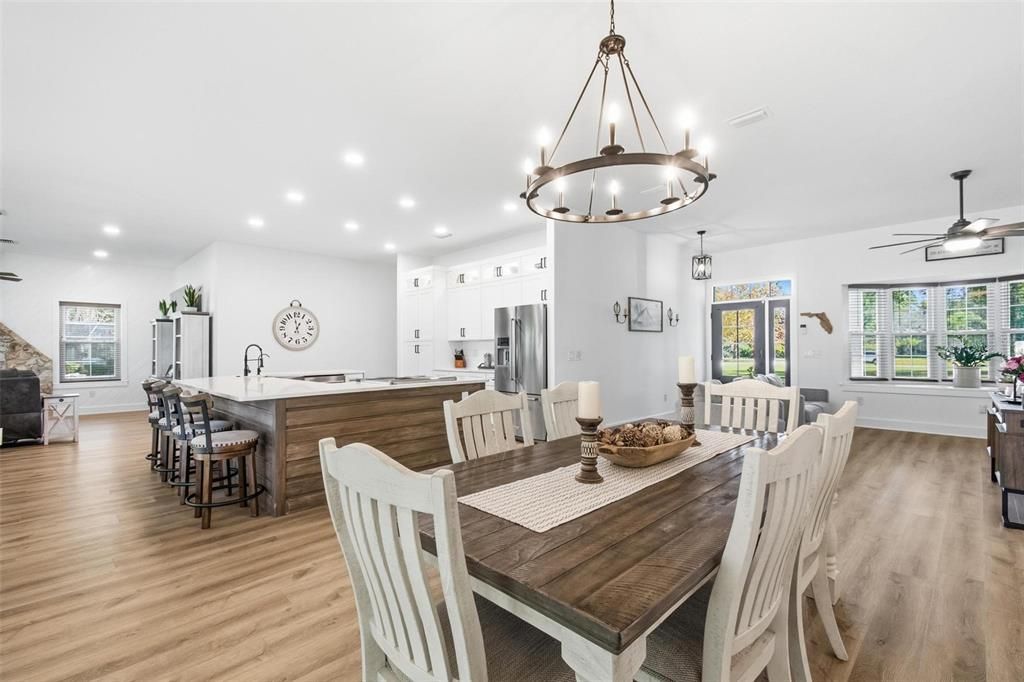 En Venta: $795,000 (3 camas, 2 baños, 2332 Pies cuadrados)