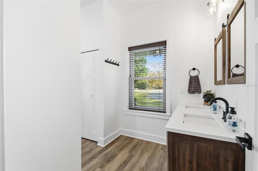 En Venta: $795,000 (3 camas, 2 baños, 2332 Pies cuadrados)