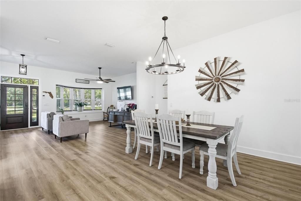 En Venta: $795,000 (3 camas, 2 baños, 2332 Pies cuadrados)