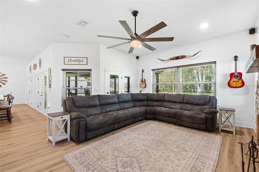 En Venta: $795,000 (3 camas, 2 baños, 2332 Pies cuadrados)