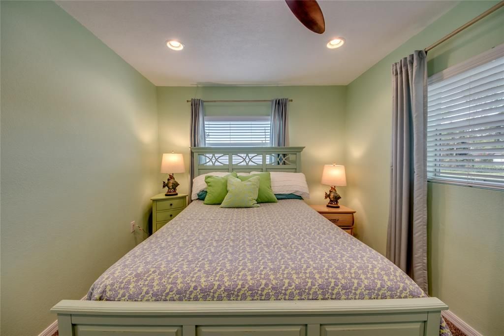 待售: $599,000 (2 贝兹, 2 浴室, 1340 平方英尺)