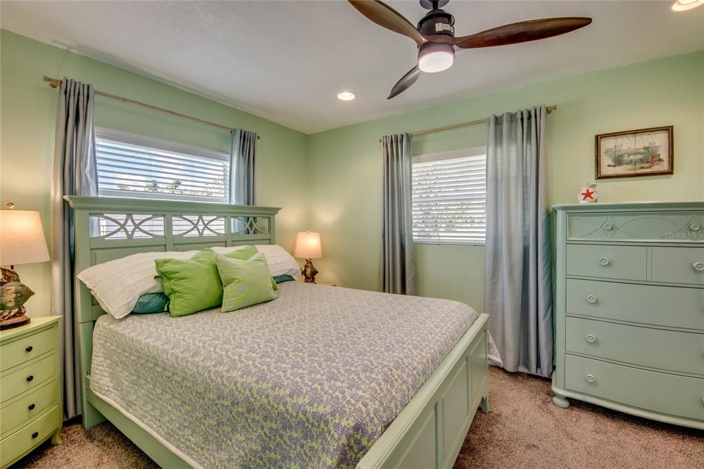 待售: $599,000 (2 贝兹, 2 浴室, 1340 平方英尺)