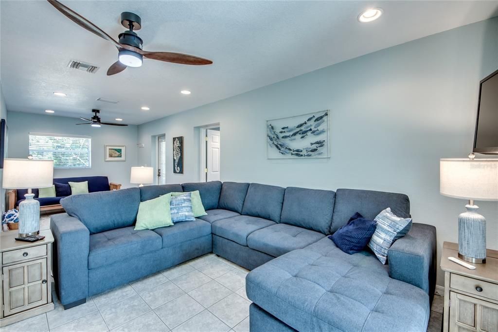 待售: $599,000 (2 贝兹, 2 浴室, 1340 平方英尺)