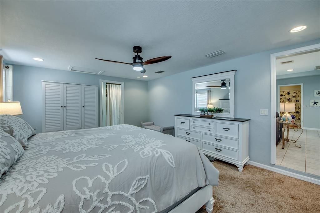 待售: $599,000 (2 贝兹, 2 浴室, 1340 平方英尺)