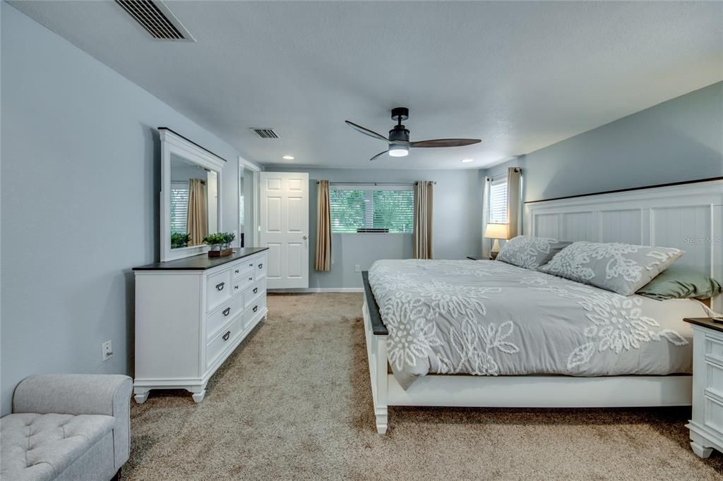 待售: $599,000 (2 贝兹, 2 浴室, 1340 平方英尺)