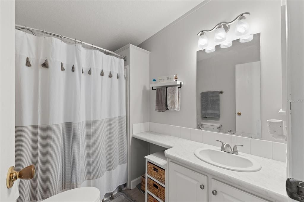 合同活跃: $229,000 (2 贝兹, 2 浴室, 1173 平方英尺)