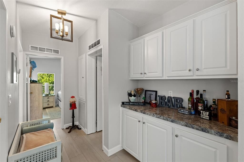 合同活跃: $229,000 (2 贝兹, 2 浴室, 1173 平方英尺)