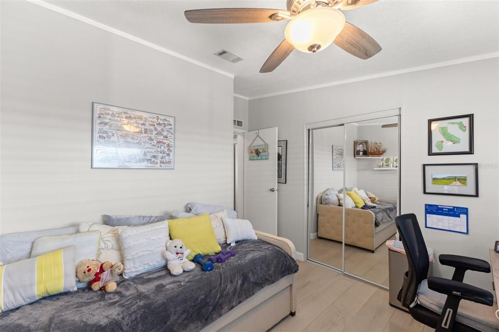 合同活跃: $229,000 (2 贝兹, 2 浴室, 1173 平方英尺)