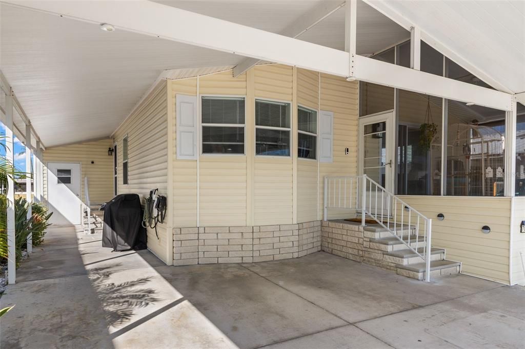 合同活跃: $229,000 (2 贝兹, 2 浴室, 1173 平方英尺)