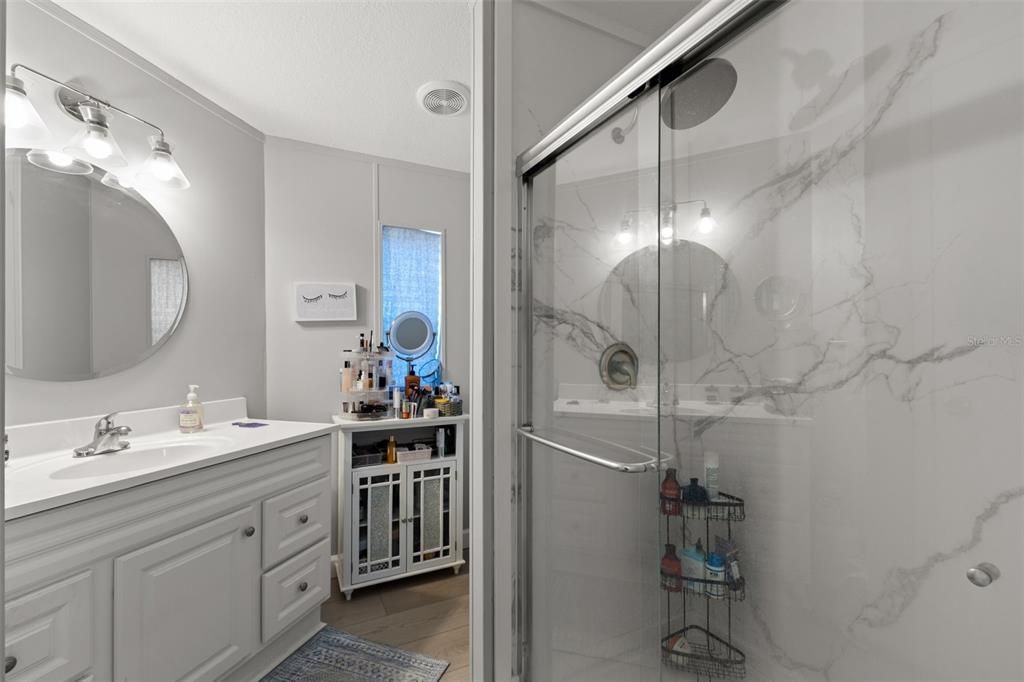 合同活跃: $229,000 (2 贝兹, 2 浴室, 1173 平方英尺)