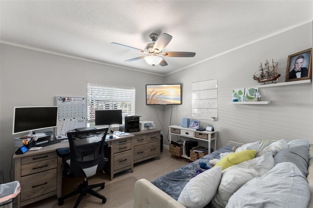 合同活跃: $229,000 (2 贝兹, 2 浴室, 1173 平方英尺)