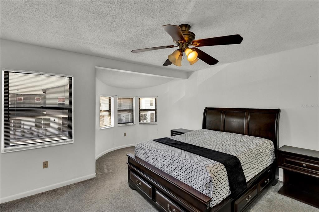 待售: $200,000 (2 贝兹, 2 浴室, 1350 平方英尺)