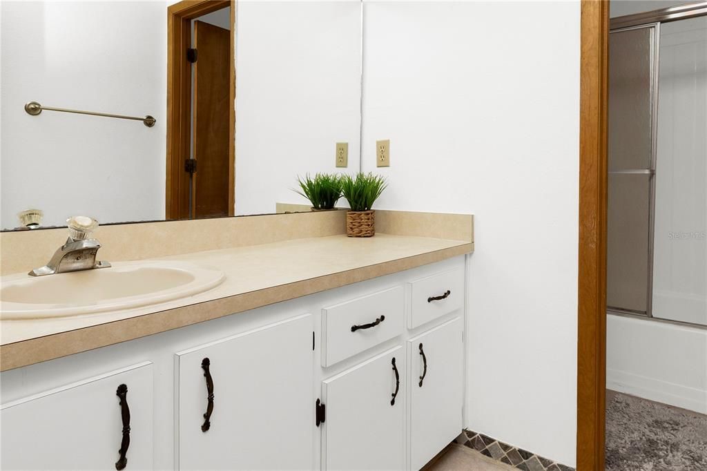 待售: $200,000 (2 贝兹, 2 浴室, 1350 平方英尺)