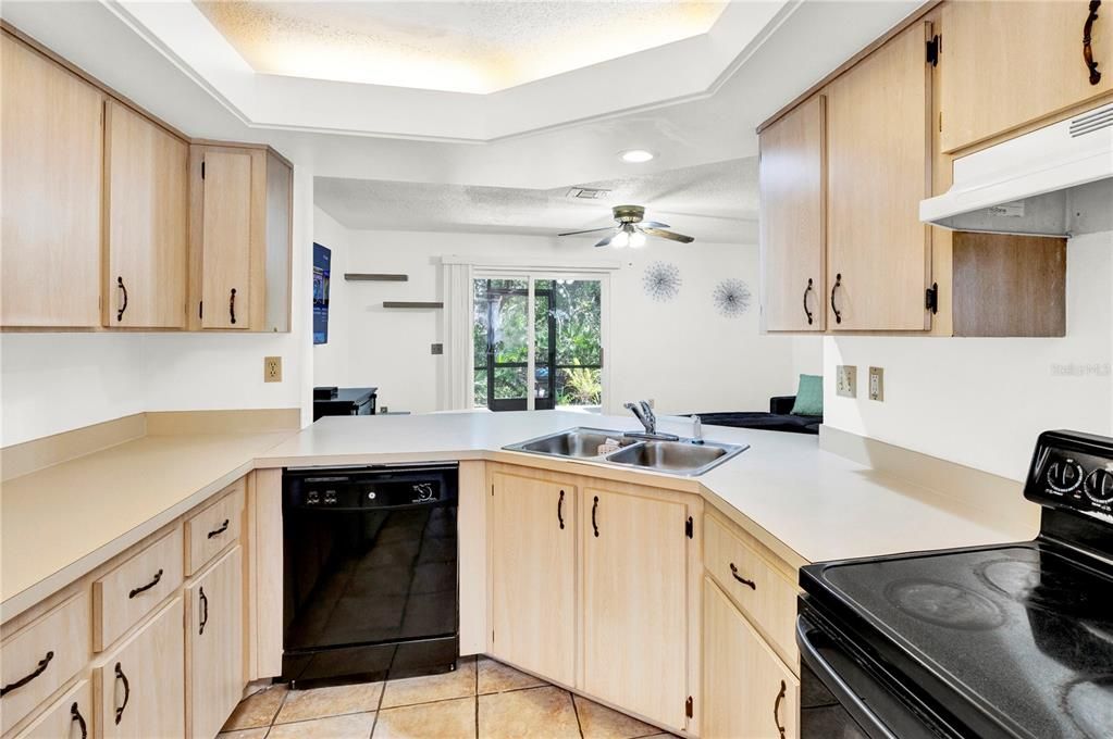 待售: $200,000 (2 贝兹, 2 浴室, 1350 平方英尺)